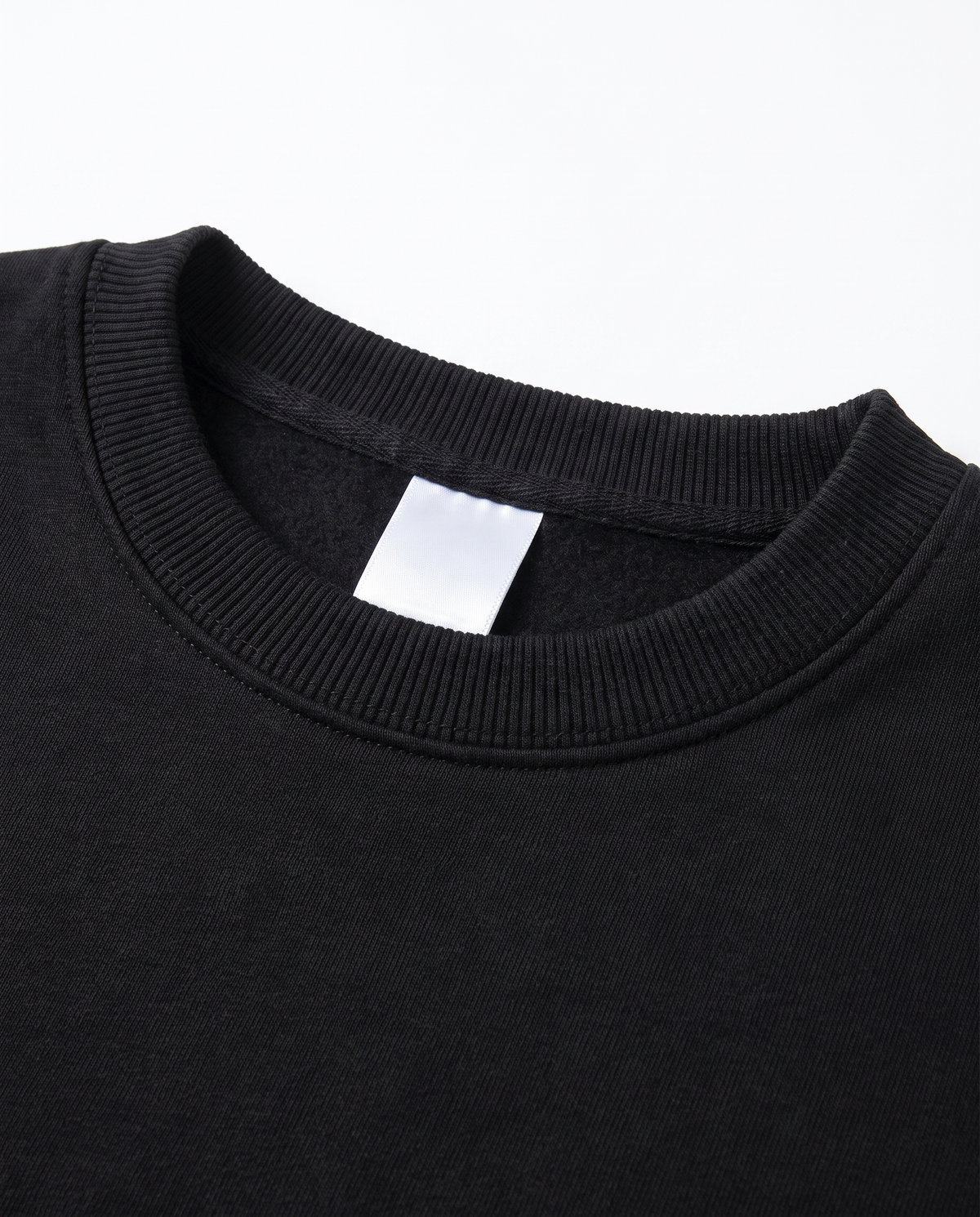 Sweat col rond coton molletonné noir - gros plan col