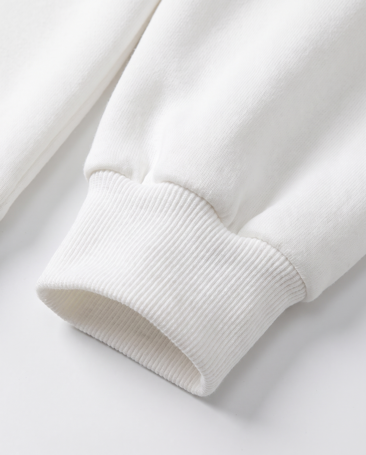 Sweat col rond coton molletonné blanc - gros plan poignet